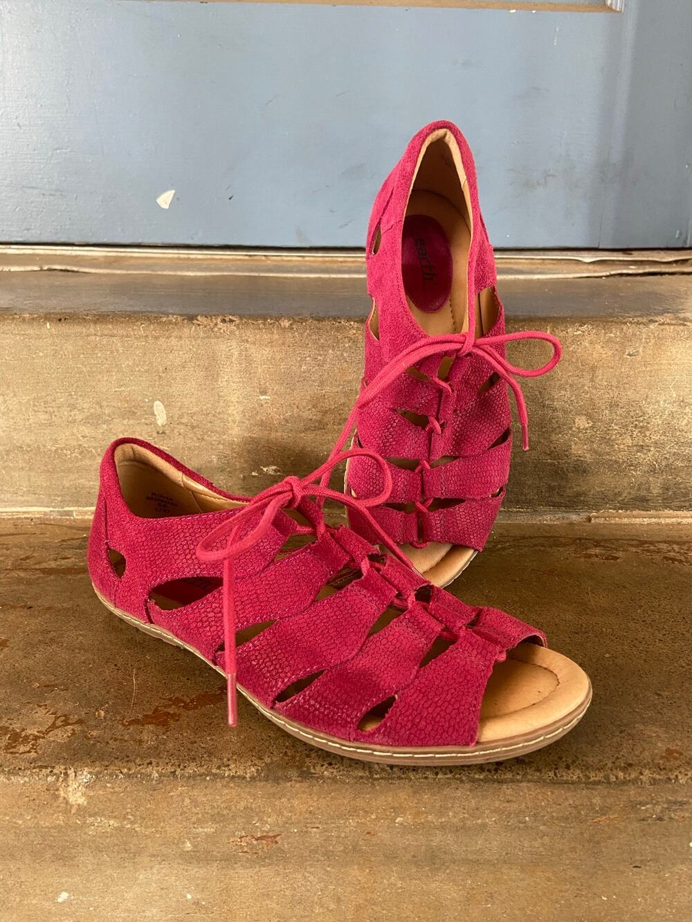 Earth “Plover” raspberry suede peep toe shoe with ghillie laces & cut outs